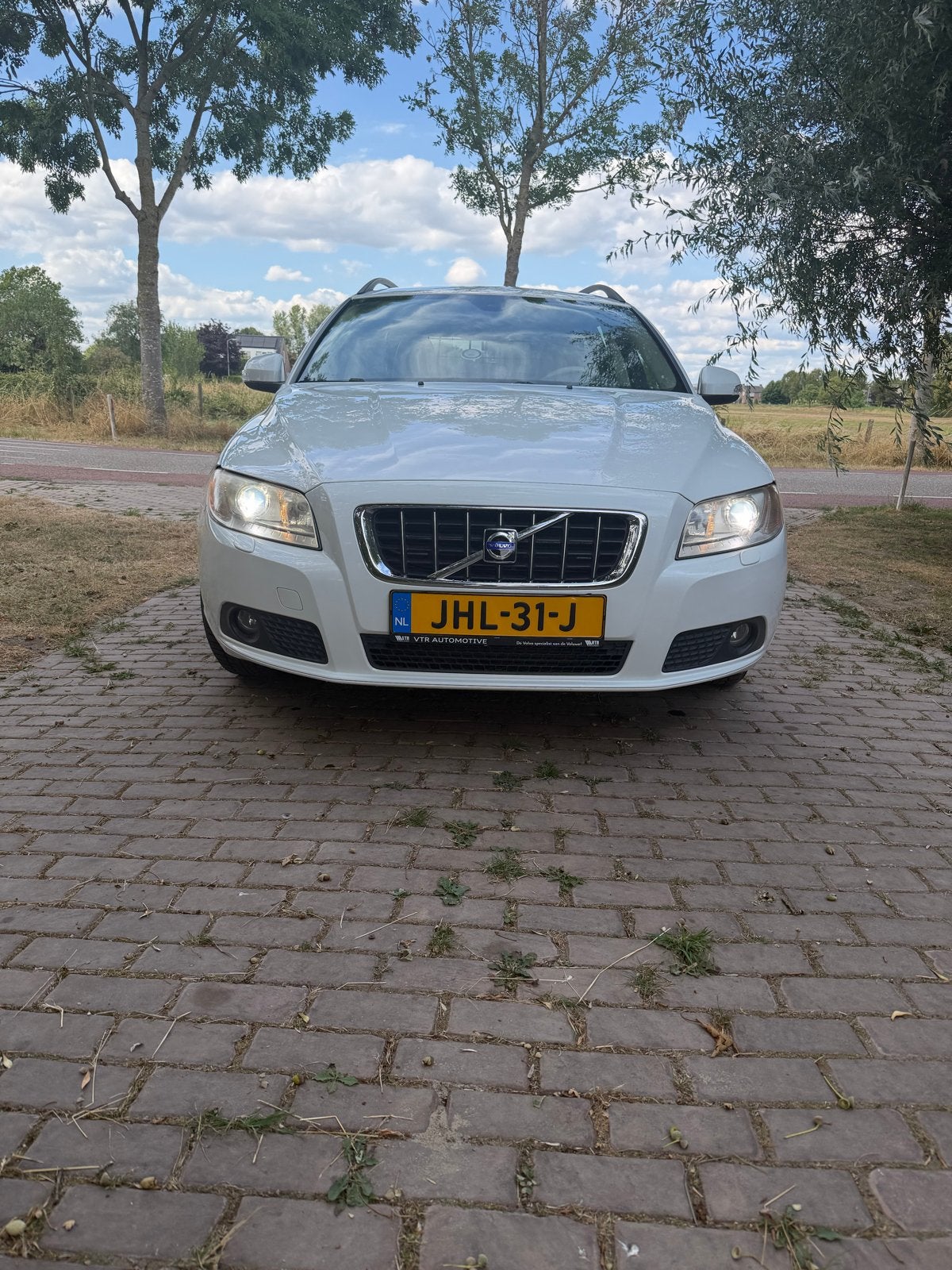 Volvo V70 2.5T/2.5FT Momentum Automaat | 2009., 1800 kg, Beige, 1574 kg, Stationwagon