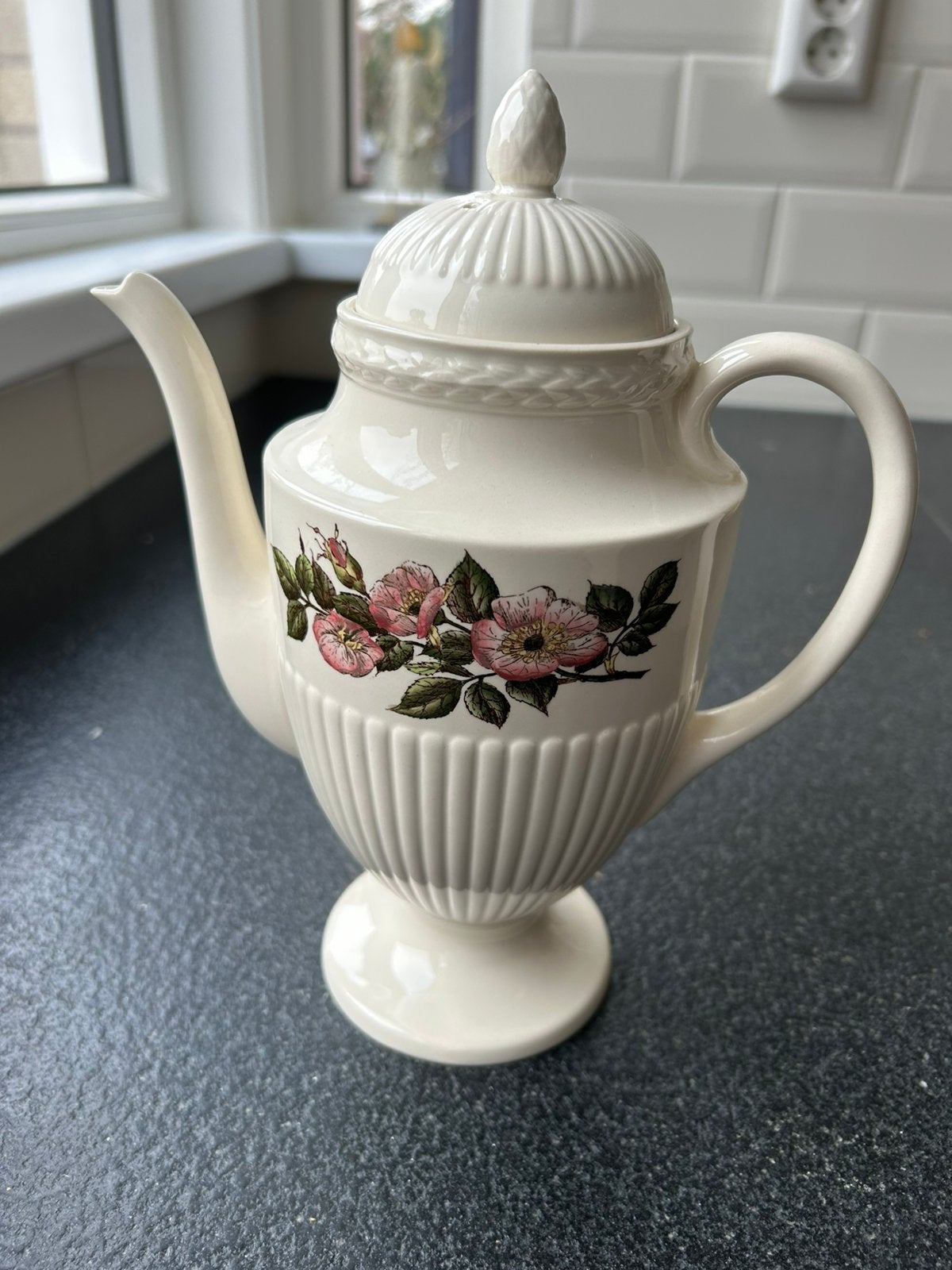 Wedgwood Briar Rose koffiepot, Ophalen of Verzenden, Zo goed als nieuw, Porselein, Overige typen