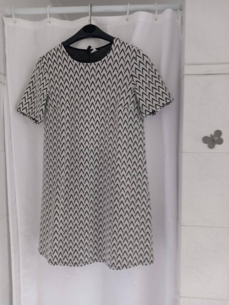 Divided H&M jurk met zigzagpatroon, Maat 38/40 (M), Zwart, Divided H&M, Ophalen of Verzenden