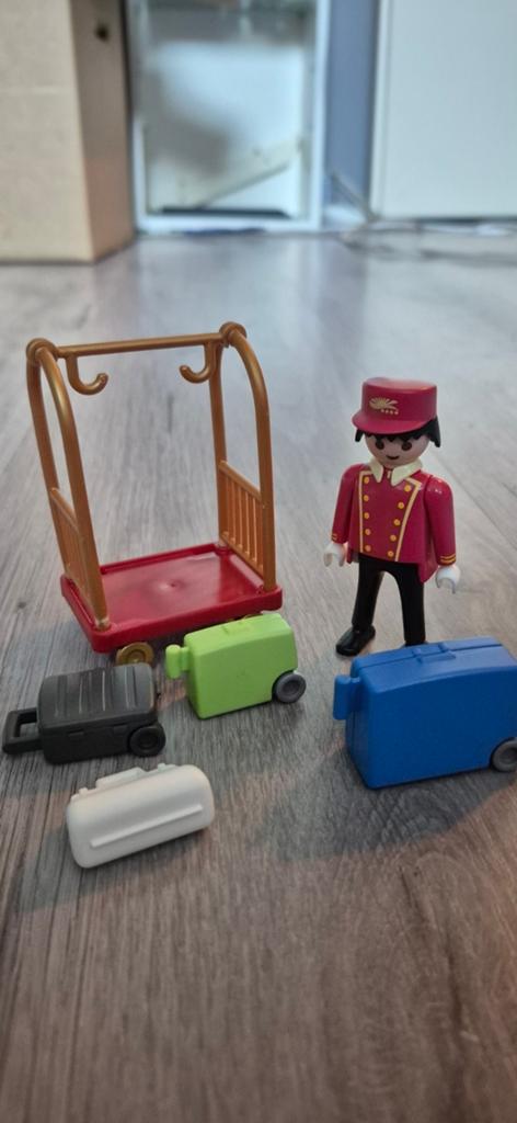Playmobil 5270 Hotel Bellboy met Bagagewagen en Koffers, Ophalen of Verzenden, Gebruikt, Jongen of Meisje