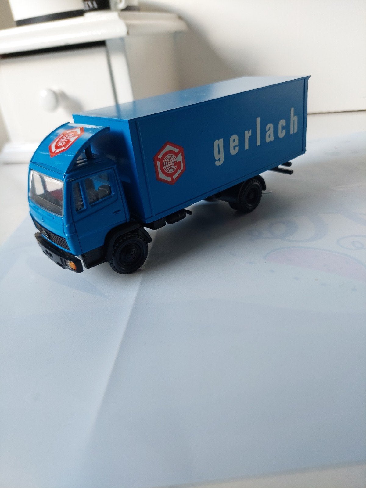 Mercedes Van Gerlach gemaakt door NZG ., Ophalen of Verzenden, Zo goed als nieuw, Bus of Vrachtwagen, NZG