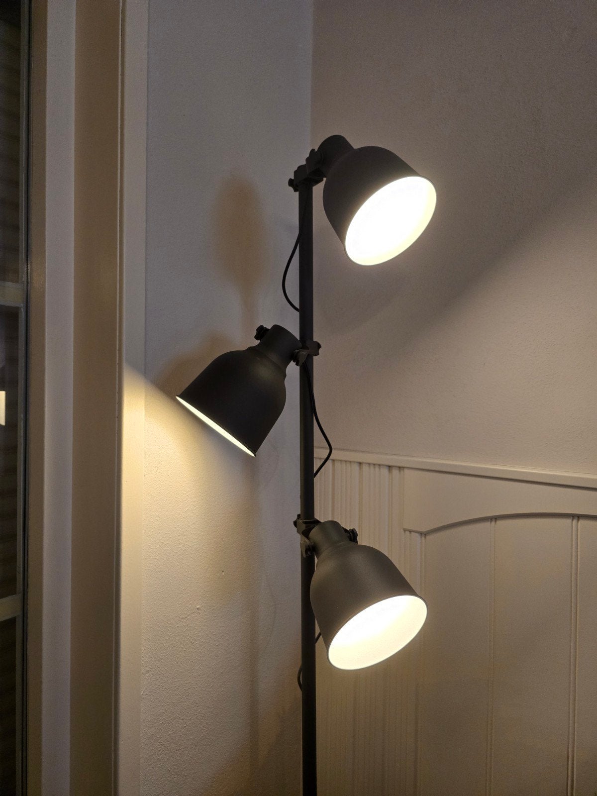 HEKTAR IKEA
Staande lamp met 3 spots, donkergrijs, Ophalen, Zo goed als nieuw