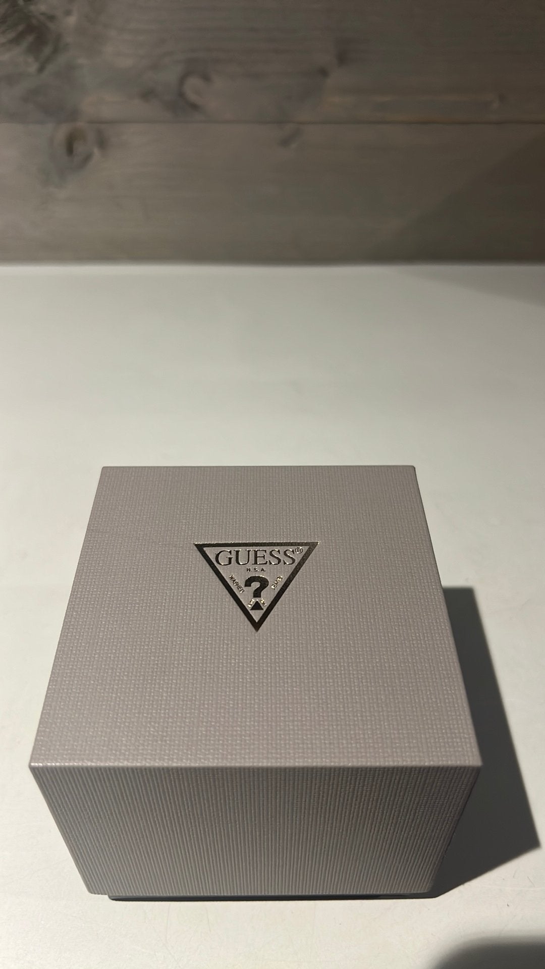 Gouden Guess dameshorloge met strass steentjes, Sieraden, Tassen en Uiterlijk, Overige materialen, N, N, Ophalen of Verzenden