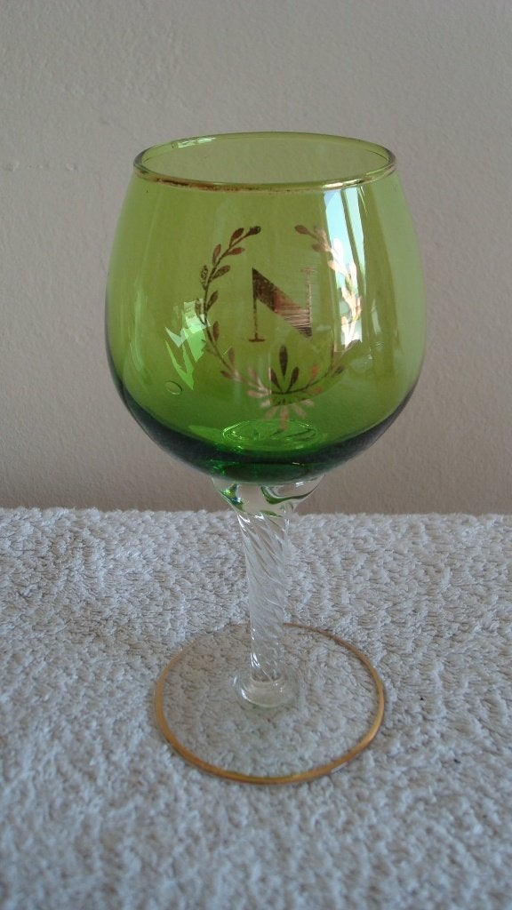 roemer/wijnglas met vergulde opdruk en gedraaide voet, Verzenden, Glas, Overige stijlen, Overige typen