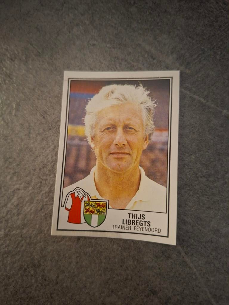 Panini sticker Voetbal 85. Trainer Thijs Libregts Feyenoord., Verzenden, Zo goed als nieuw, Sticker
