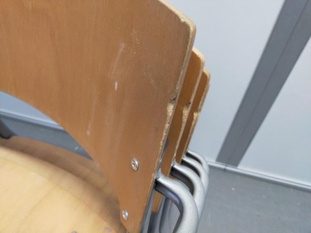 GROTE PARTIJ Ahrend houten stoelen stapelbaar, Huis en Inrichting, Stoelen, Ophalen of Verzenden, Gebruikt, Grijs, Vijf, Zes of meer stoelen