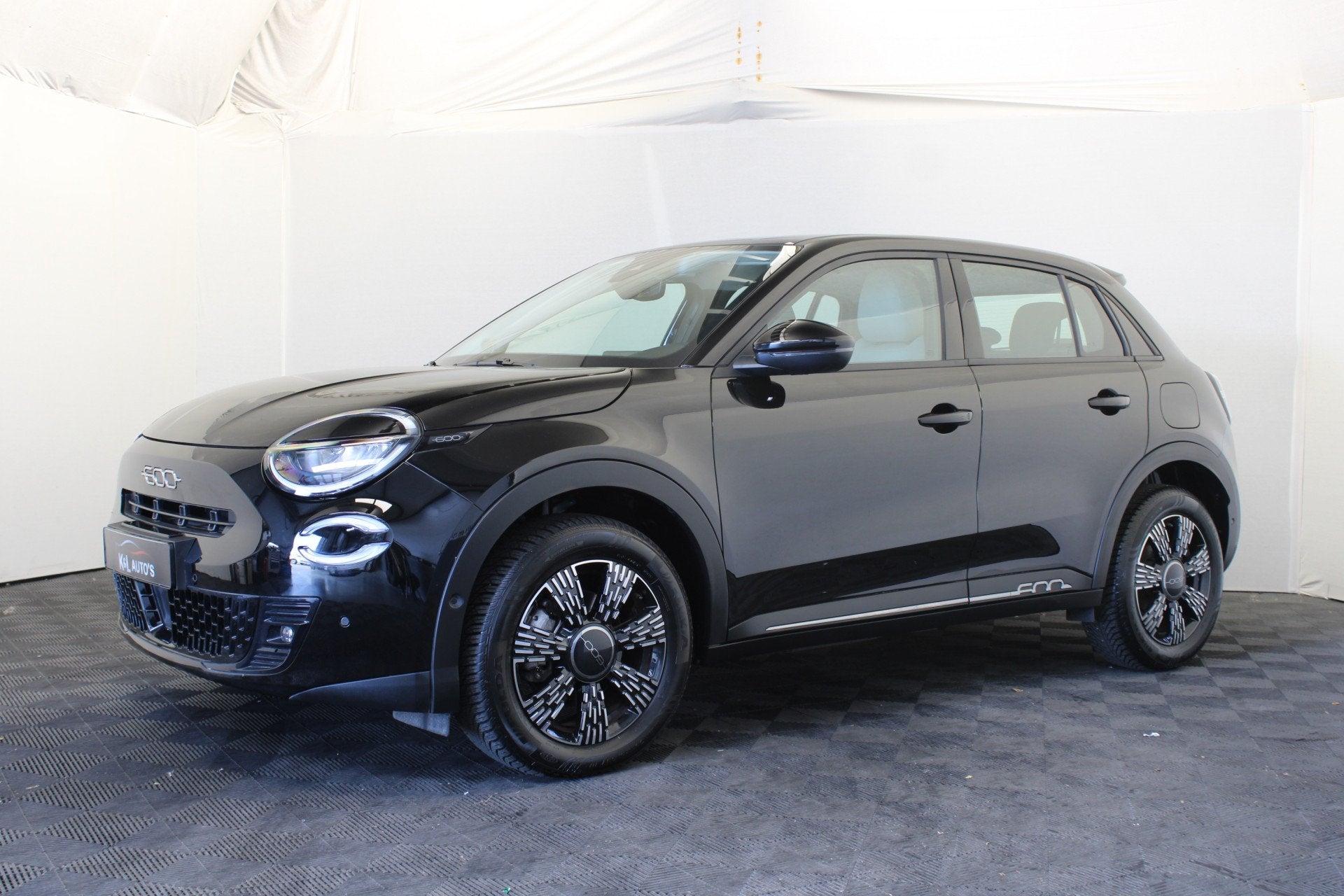 Fiat 600 1.2 Hybrid Pop (bj 2025, automaat), Auto's, Fiat, Gebruikt, Zwart, 1199 cc, Zwart
