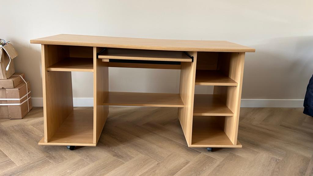 Houten bureau op wielen demonteerbaar 140x60x74 MOET NU WEG, Ophalen, Hout, Zo goed als nieuw, Computerbureau