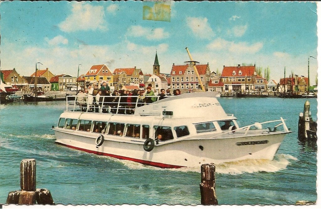 Oude ansichtkaart Volendam met boot 'Volendam-Monnickendam', Ophalen of Verzenden, 1960 tot 1980, Gelopen, Noord-Holland
