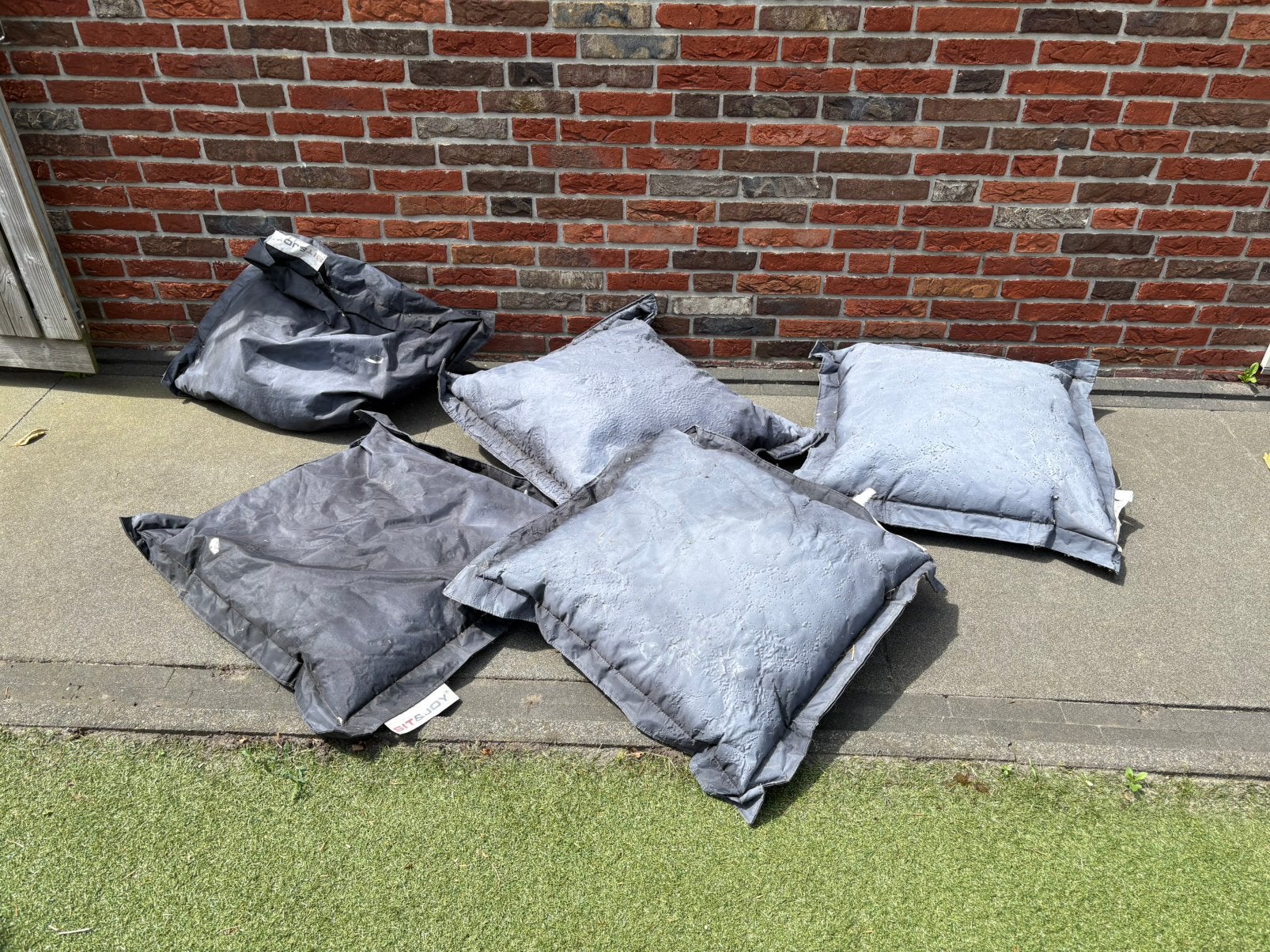 5 zwarte - grijze zitzakken zitkussens weerbestendig Sit&Joy, Ophalen, Gebruikt, Zwart