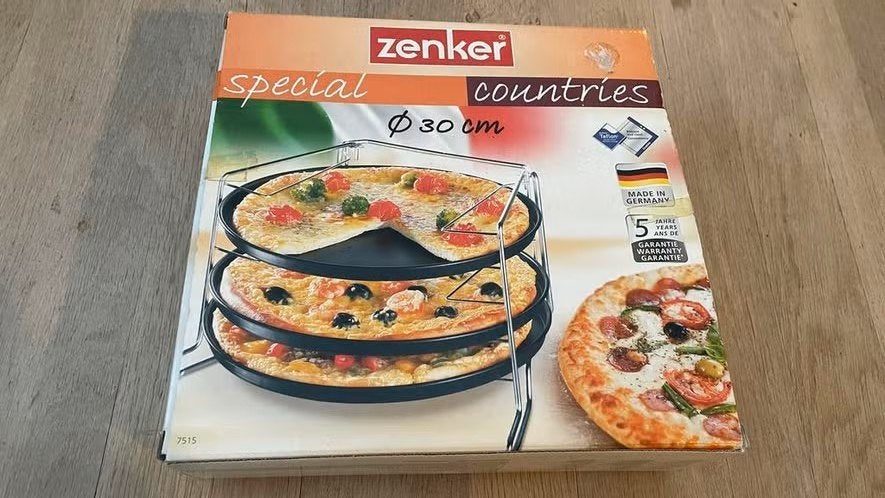 Zenker pizzaset met 3 bakplaten en houder, Overige typen, Ophalen of Verzenden, Zo goed als nieuw, Overige merken