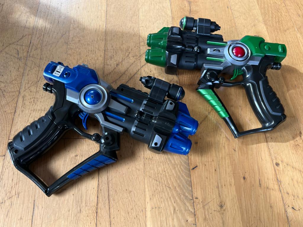 2 x Blaster Silverlit 2 standen schakelaar en herlaadbaar, Ophalen of Verzenden, Gebruikt, Jongen of Meisje