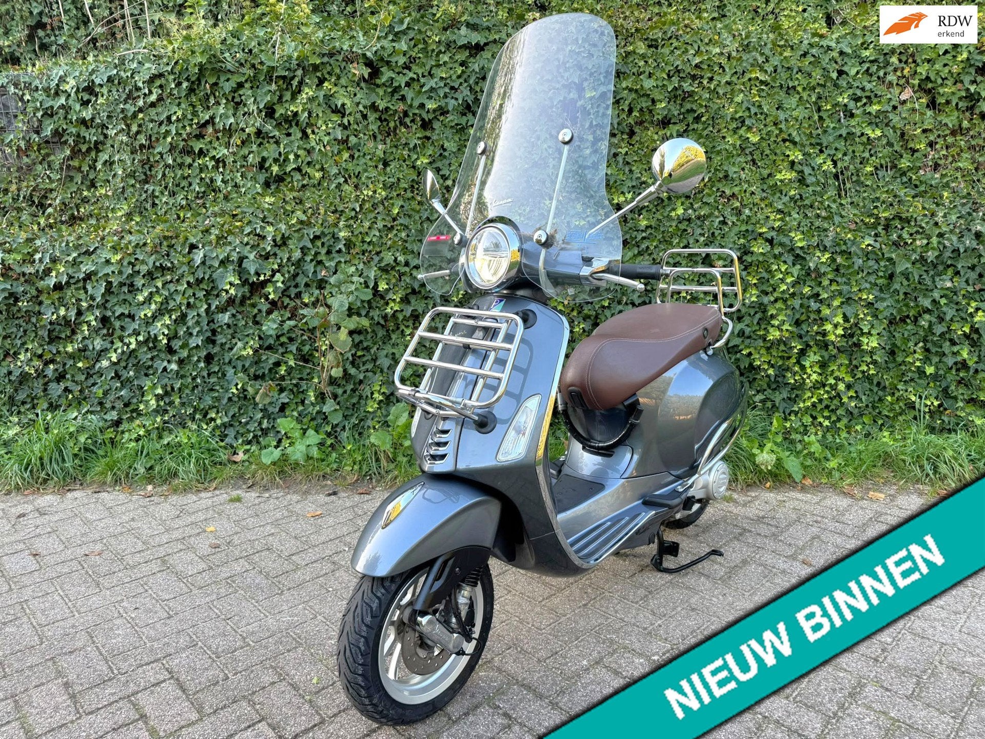 Vespa Primavera 50 Touring TOP STAAT BETAAL met in3, Fietsen en Brommers, V
v  v, NL, Vespa, Gebruikt, Info@vdstweewielers.nl