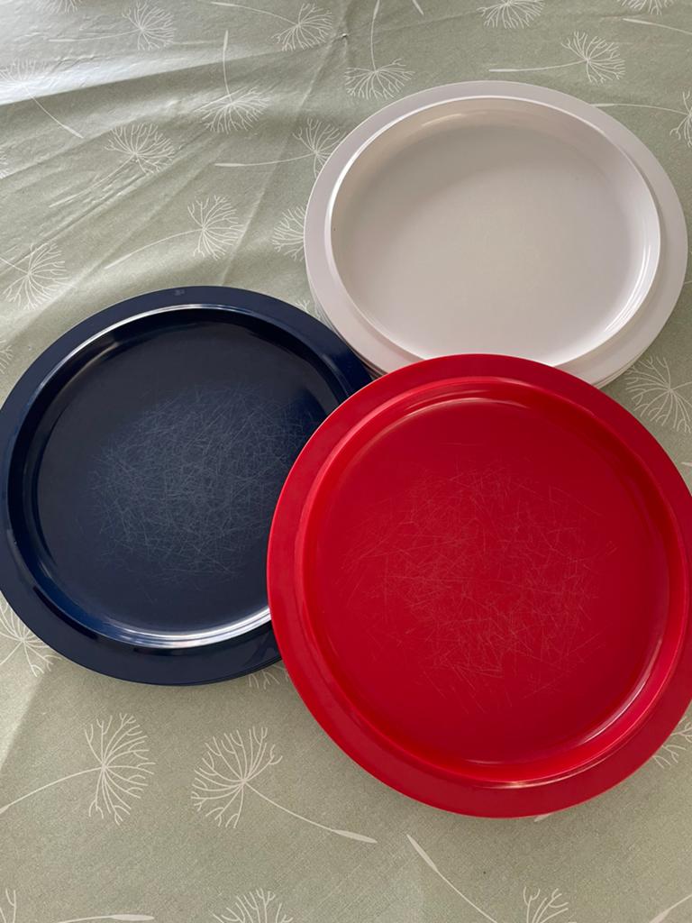 8 Mepal camping borden - rood, wit, blauw, Huis en Inrichting, Keuken | Servies, Ophalen, Overige materialen, Gebruikt, Bord(en)