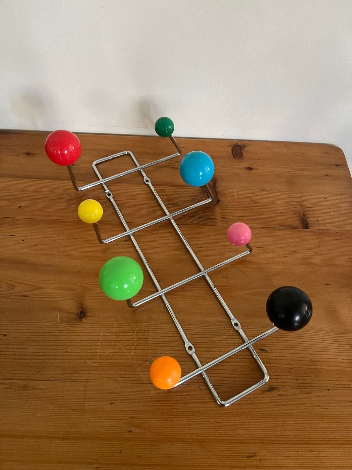 Leuke vintage space age Sputnick wandkapstok met bollen, Huis en Inrichting, Woonaccessoires | Kapstokken, Wandkapstok, Gebruikt