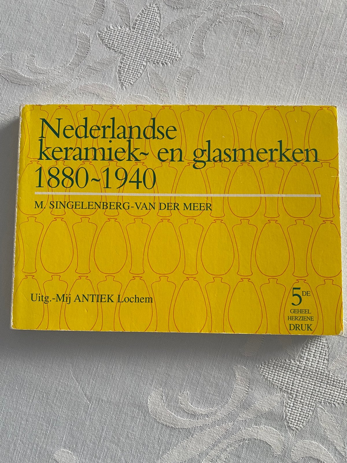 Boekje, Nederlandse keramiek en glasmerken  1880-1940, Ophalen of Verzenden