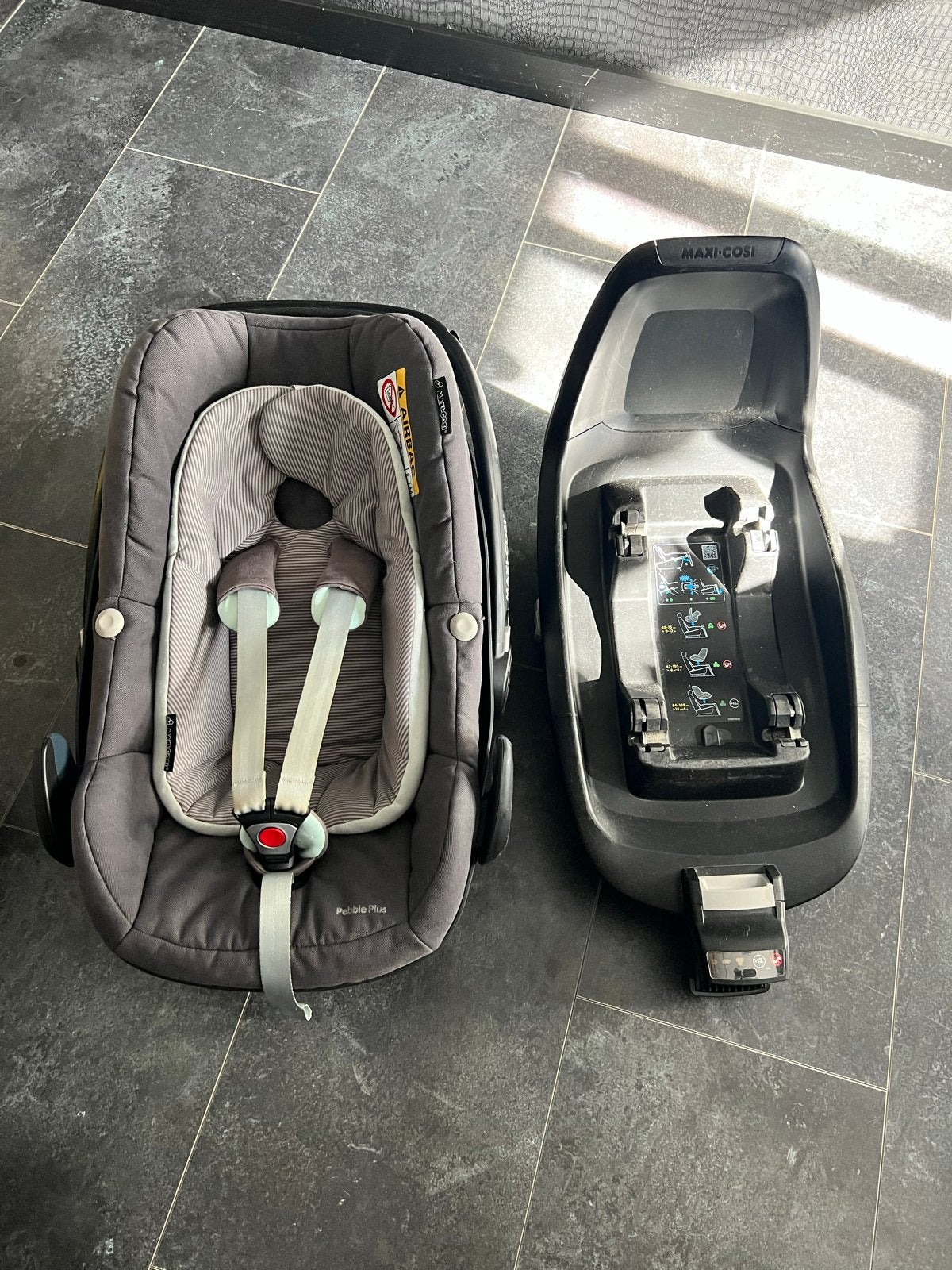 Maxi-Cosi Pebble Plus met FamilyFix One i-Size base, Kinderen en Baby's, Ophalen, Autogordel of Isofix, Gebruikt, 0 t/m 13 kg