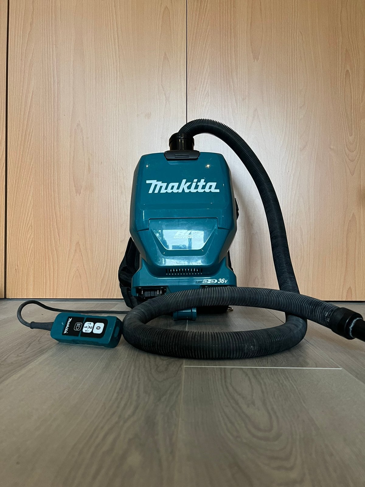 Makita DVC 260 draagbare stofzuiger, Witgoed en Apparatuur, Stofzuigers, Ophalen of Verzenden, Zo goed als nieuw