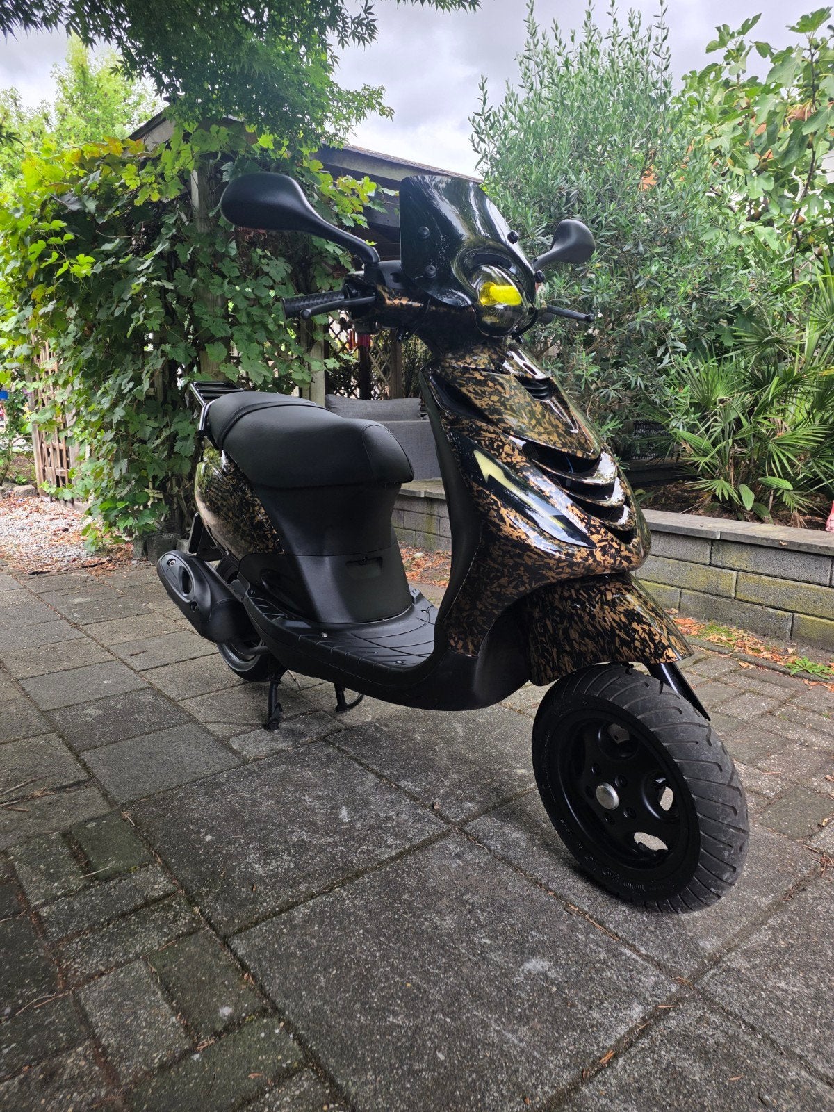 Custom Piaggio Zip BROM 2017 met SP vork! (Geel kenteken), Fietsen en Brommers, Ophalen, Zo goed als nieuw, Overige typen, Piaggio