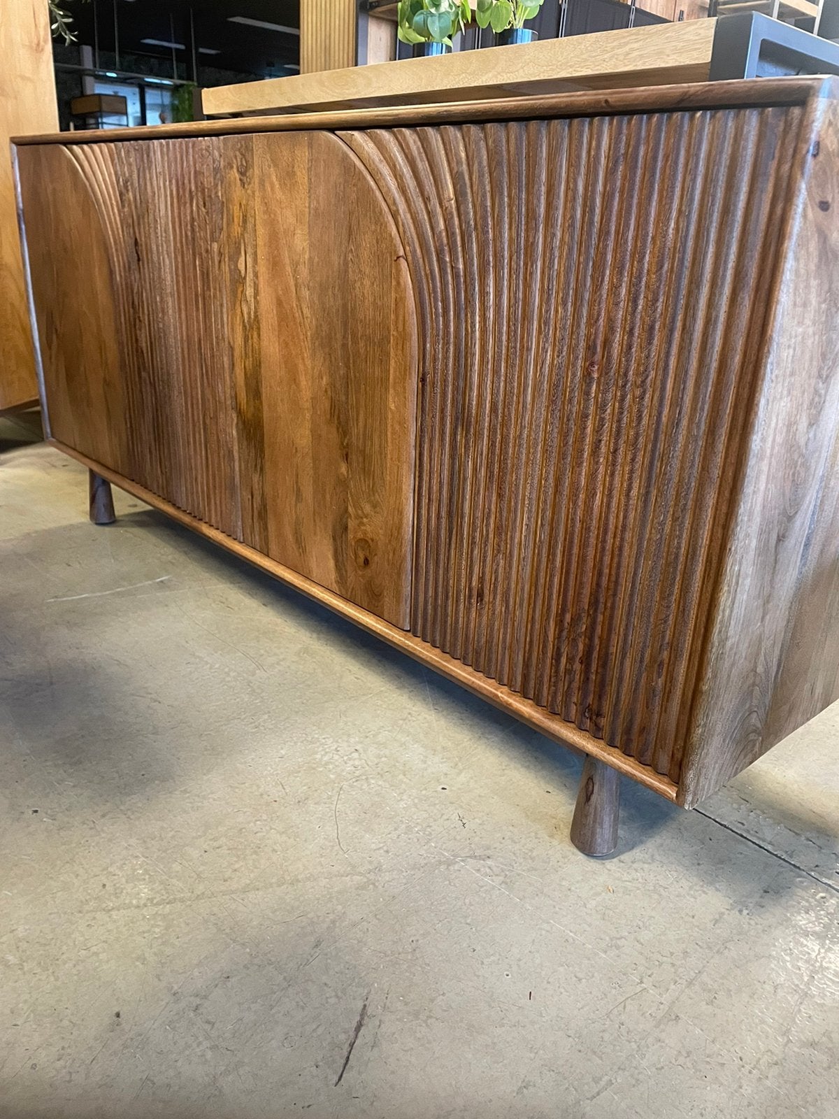 LEEGVERKOOP MANGO DRESSOIR 4 DEUREN CHEFMEUBEL 599 EURO SALE, Overige materialen, Met deur(en), 150 tot 200 cm, Nieuw