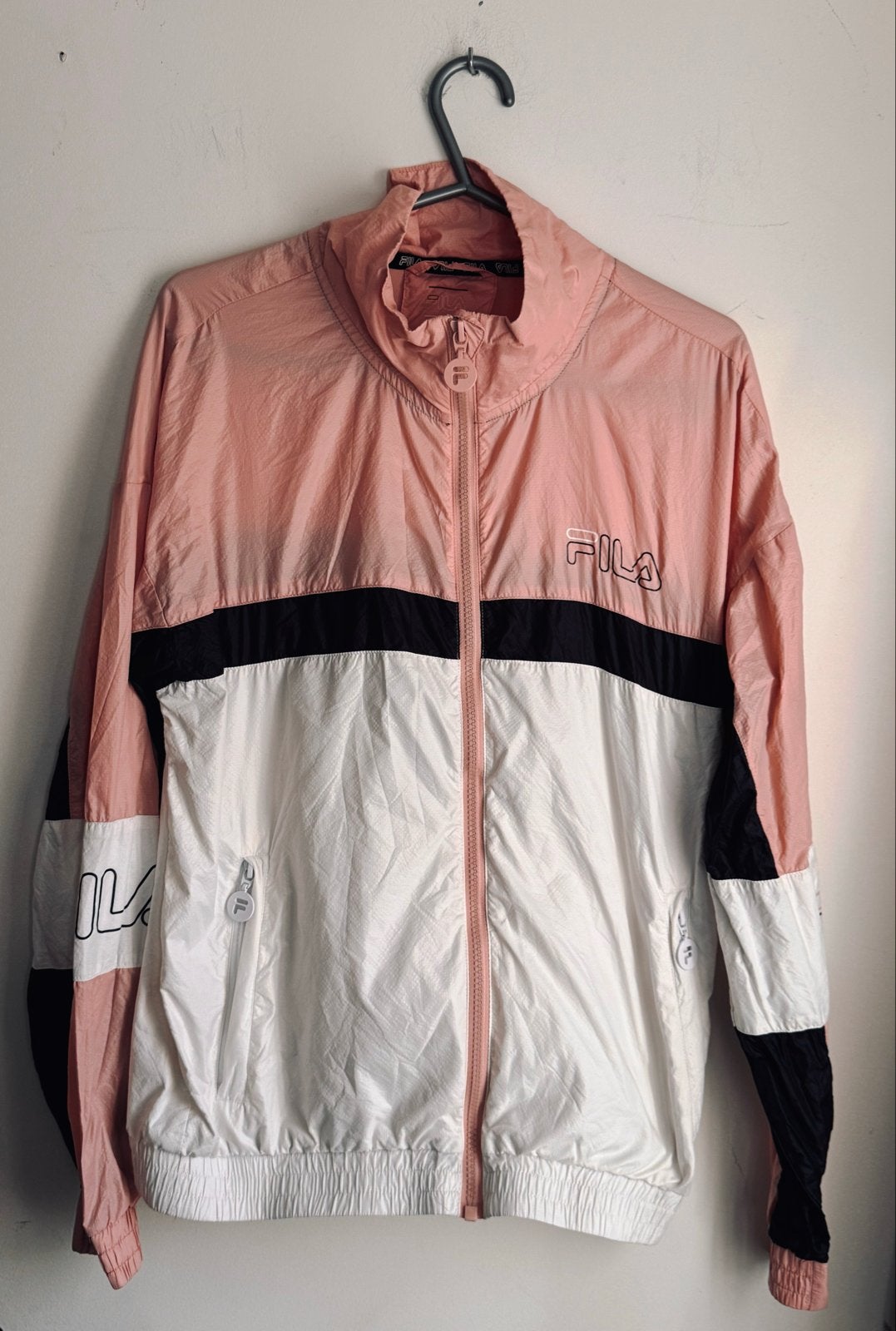 Retro Fila windjack maat XS - Roze, wit en zwart, Ophalen of Verzenden, Zo goed als nieuw, Maat 34 (XS) of kleiner, Roze