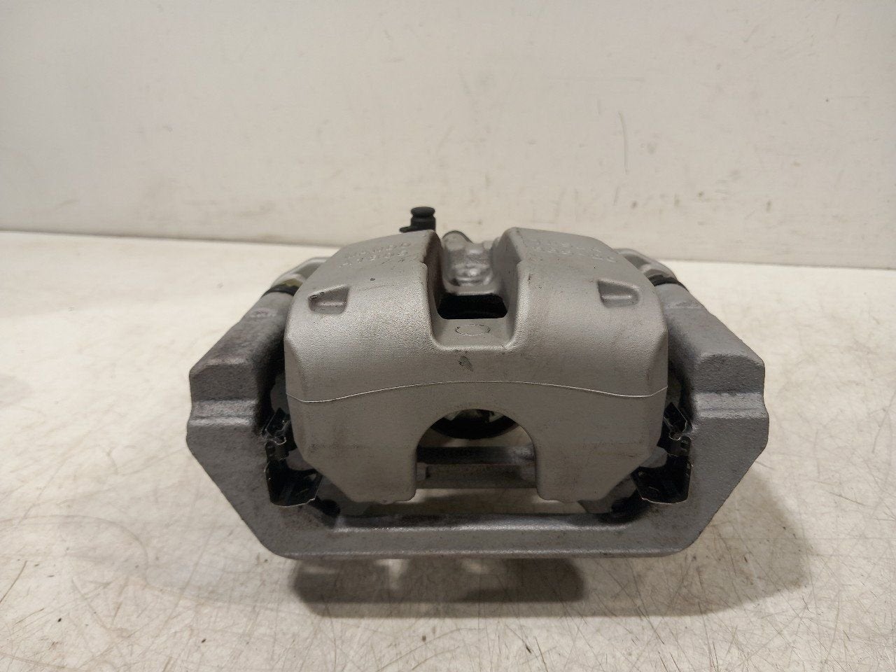 Remklauw links achter Tesla Model, Onderdelen@venauto.nl, Van der Ven Autorecycling B.V., Gebruikt, Ettenseweg 76, 4706 PB Roosendaal, The Netherlands