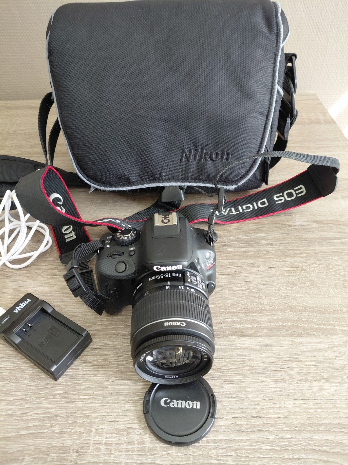 Canon EOS 100D Spiegelreflexcamera met EF-S 18-55mm lens, Ophalen, Gebruikt, Spiegelreflex, Canon