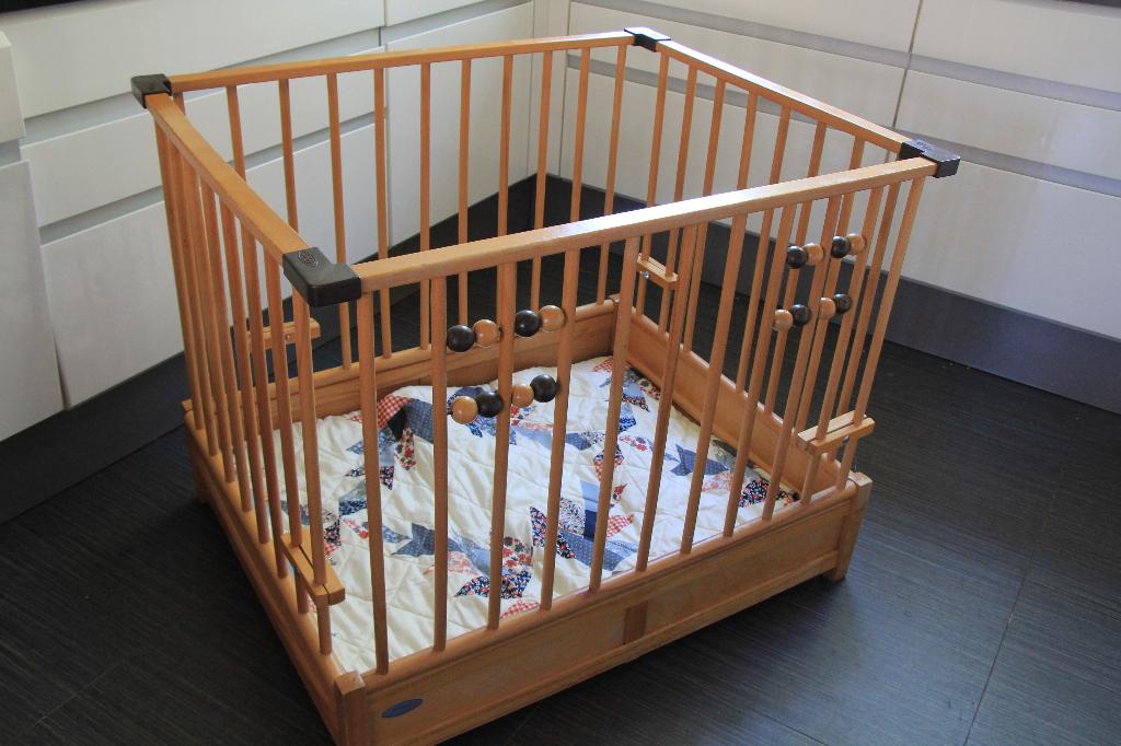 Houten box Kibofa met boxkleed, Kinderen en Baby's, Boxen, Ophalen, Gebruikt, Rechthoekig, In hoogte verstelbaar