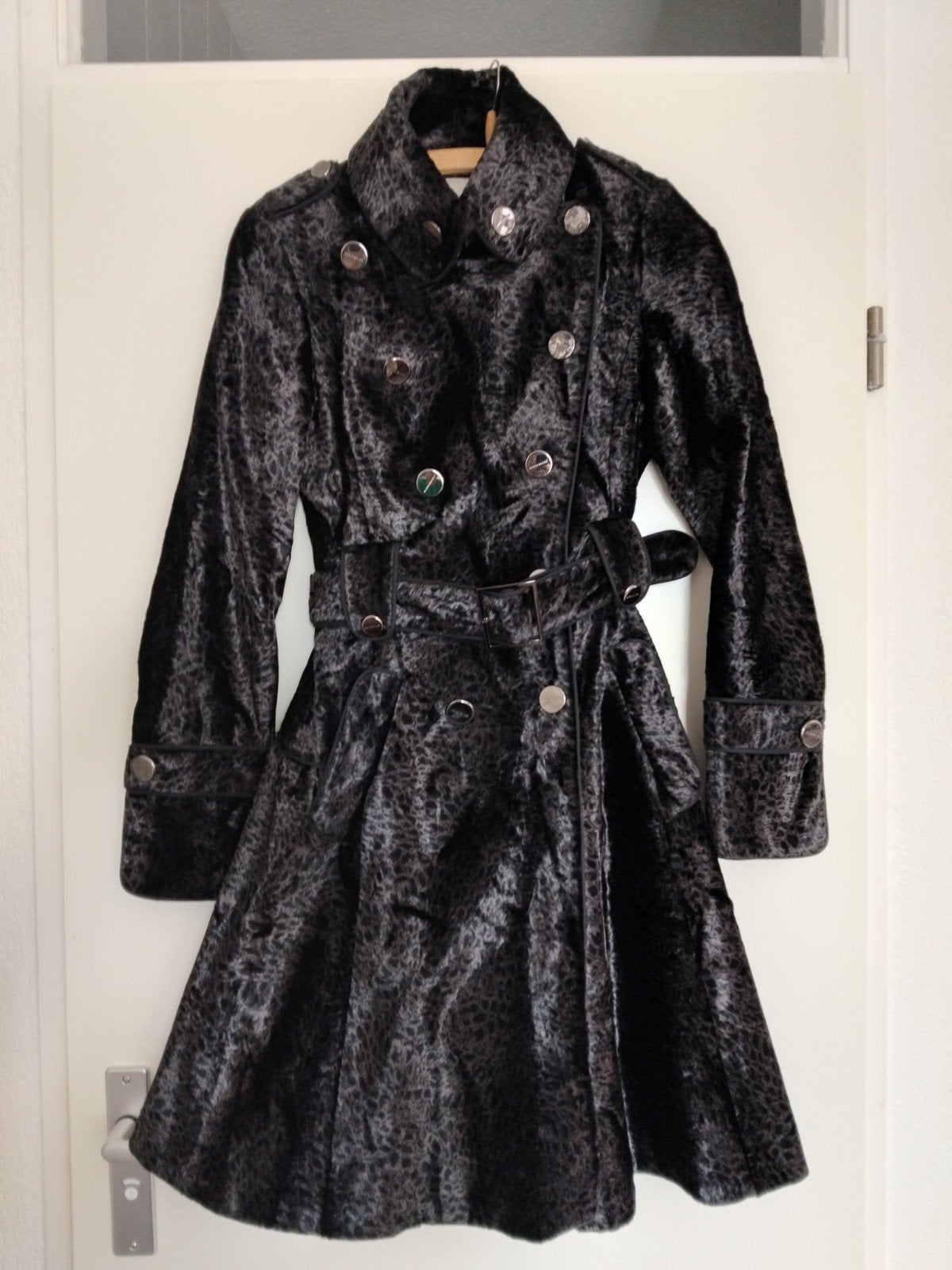 Karen Millen Luipaardprint Trenchcoat Maat 36, Karen Millen, Zwart, Ophalen of Verzenden, Zo goed als nieuw