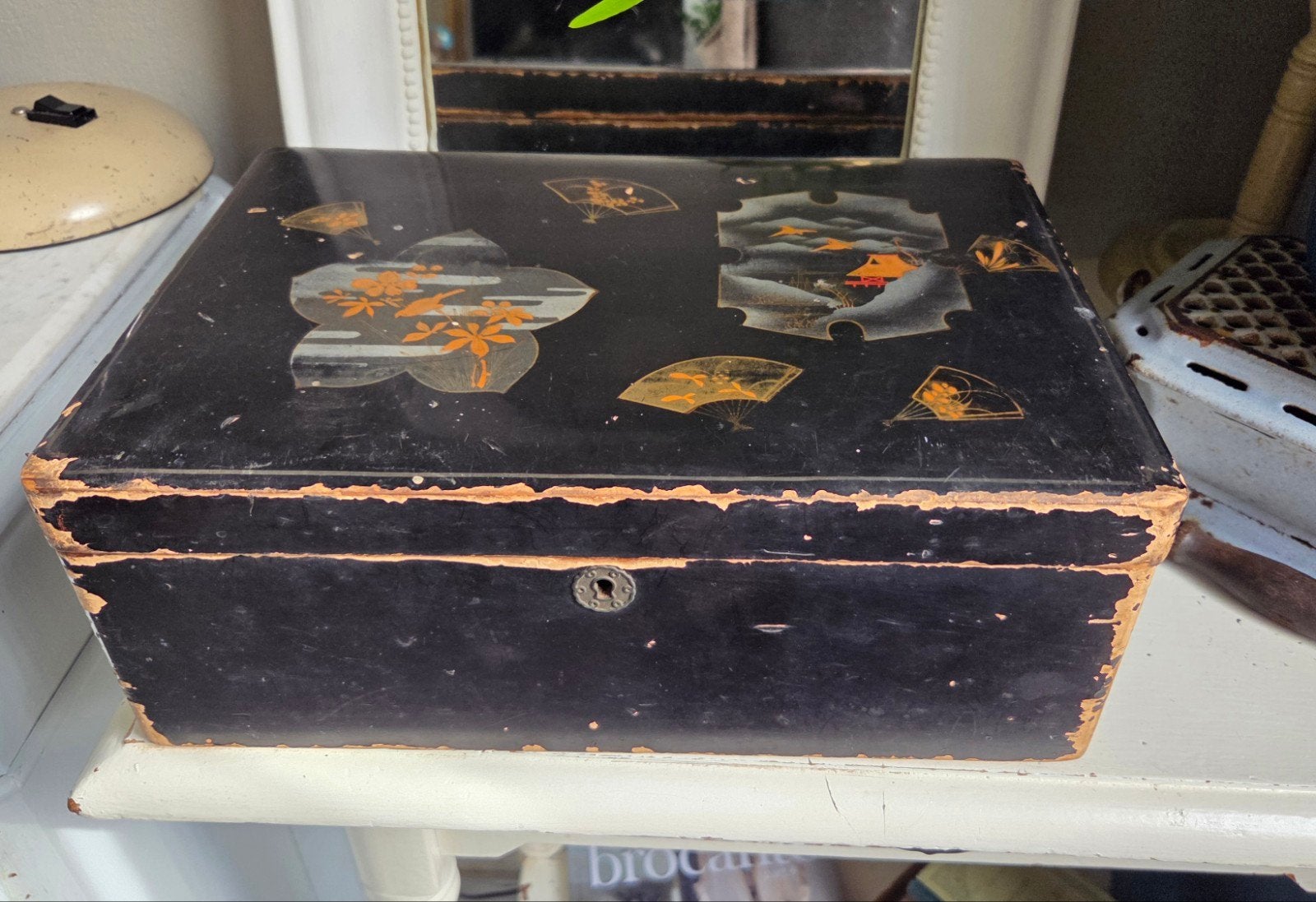 Grote sleetse papier maché kist Oosters tafereel en waaiers, Ophalen of Verzenden