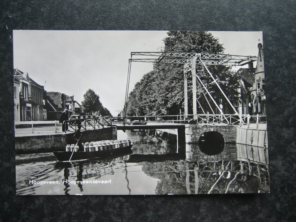 HOOGEVEEN Hoogeveensevaart  Boot met melkbussen 1968, Ophalen of Verzenden, 1960 tot 1980, Drenthe