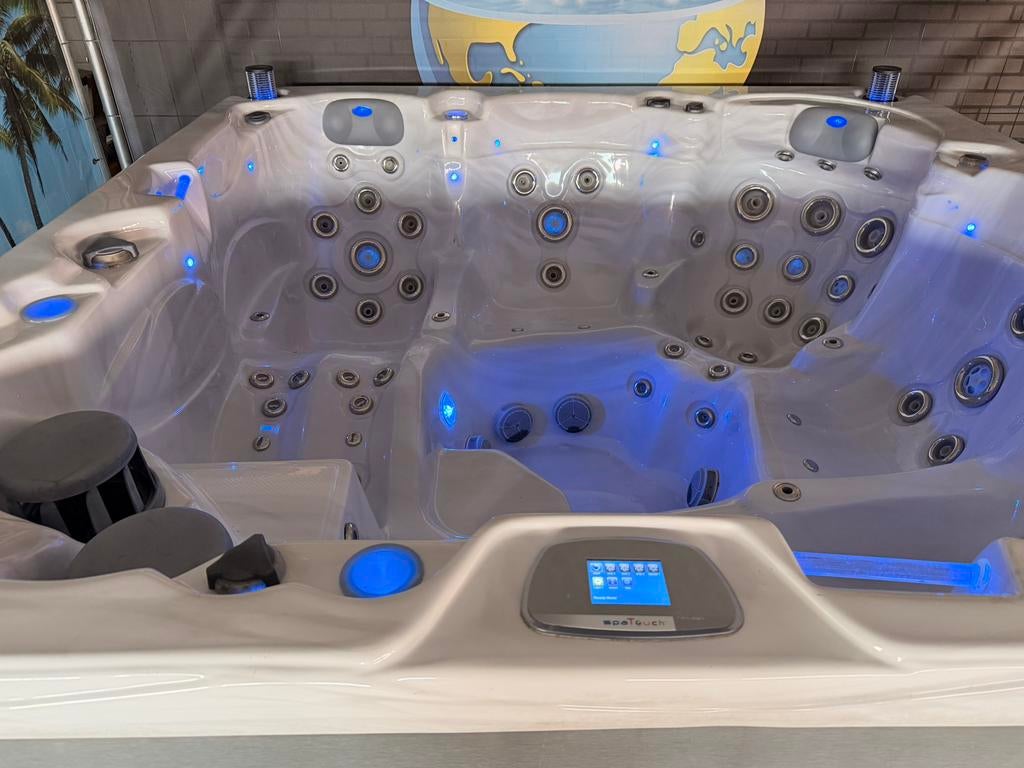 Fox Spa Eternal 5 persoons. Bluetooth Audio, Wifi, Balboa, Tuin en Terras, Bubbelbaden en Hottubs, Ophalen, Zo goed als nieuw
