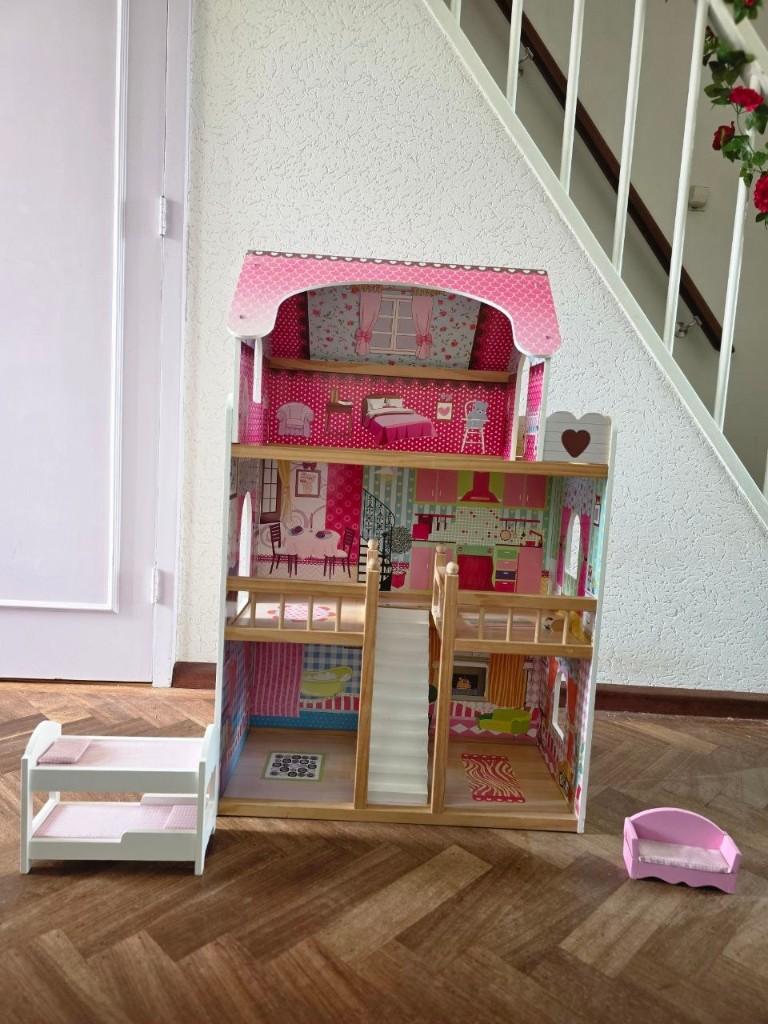 Groot houten poppenhuis 3 verdiepingen met roze dak, Ophalen, Zo goed als nieuw, Poppenhuis