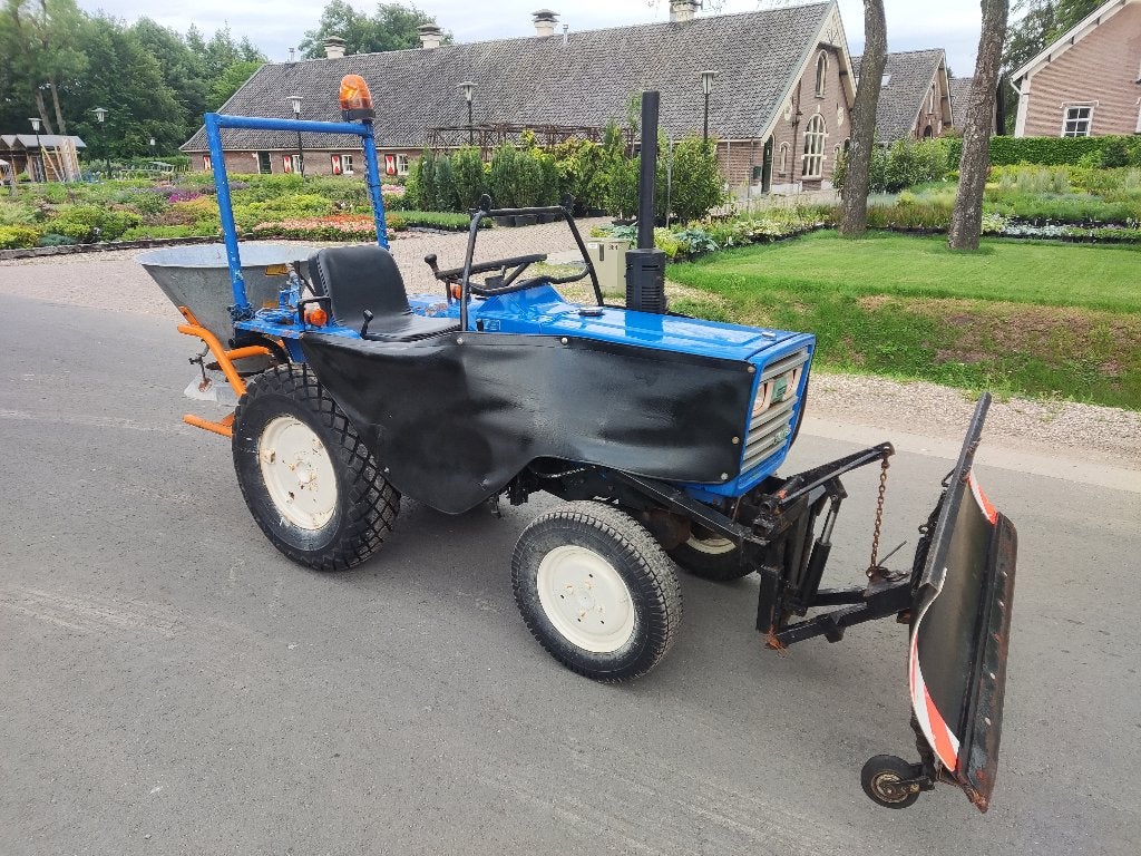 ISEKI tractor (TU1600 (winterdienst)) en een YANMAR tractor, Overige merken, Gebruikt, Tot 80 Pk, Tot 2500