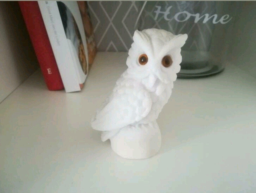 Een leuk uiltje van witte (zand?) steen.
Ongeveer 7 cm hoog, Ophalen of Verzenden, Zo goed als nieuw, Dier