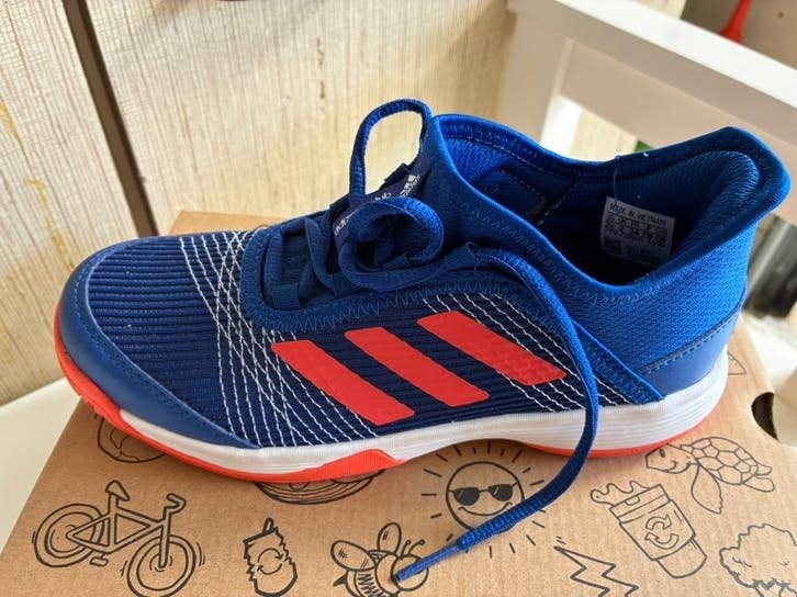 Adidas tennisschoenen junior 34, Overige typen, Zo goed als nieuw, Overige sporten, Ophalen