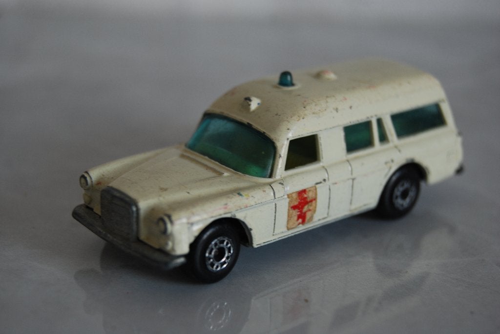 Matchbox Superfast Mercedes Benz "Binz" Ambulance, Ophalen of Verzenden, Gebruikt, Auto