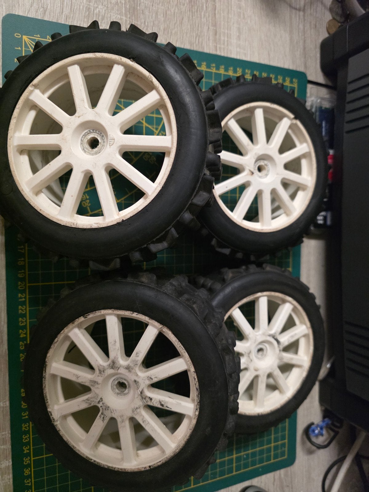RC Auto Wielen en Banden Set (4 stuks), Hobby en Vrije tijd, Overige merken, Gebruikt, Auto, Groter dan 1:32