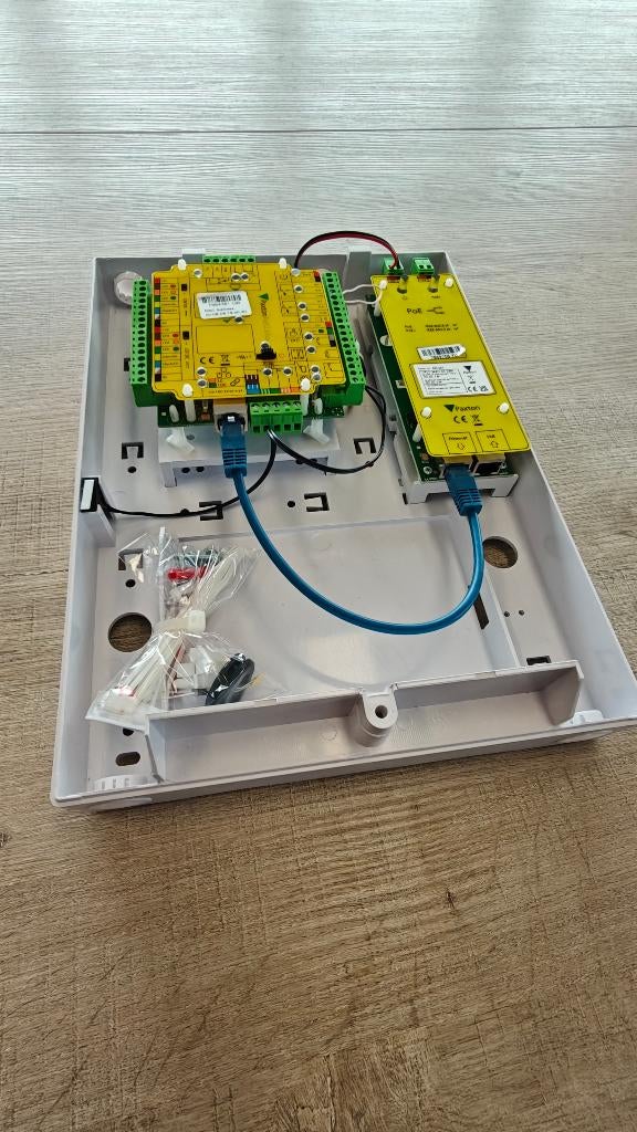 Paxton Net2 Plus Deurcontroller - Toegangscontrole, Verzenden, Zo goed als nieuw, Compleet systeem, Raam of Deur