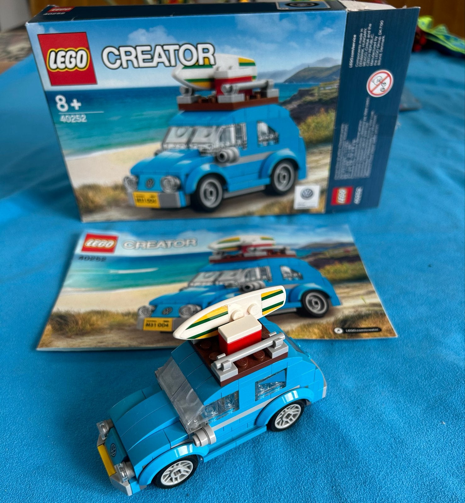 Foto 2 van LEGO Creator 40252 Volkswagen Kever met Surfplank