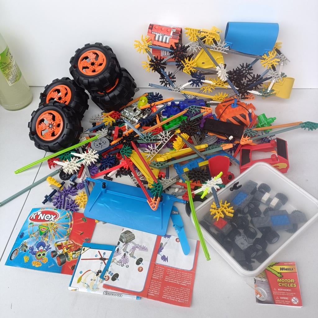 Grote partij K'nex met wielen en instructieboekjes, Ophalen of Verzenden, Zo goed als nieuw