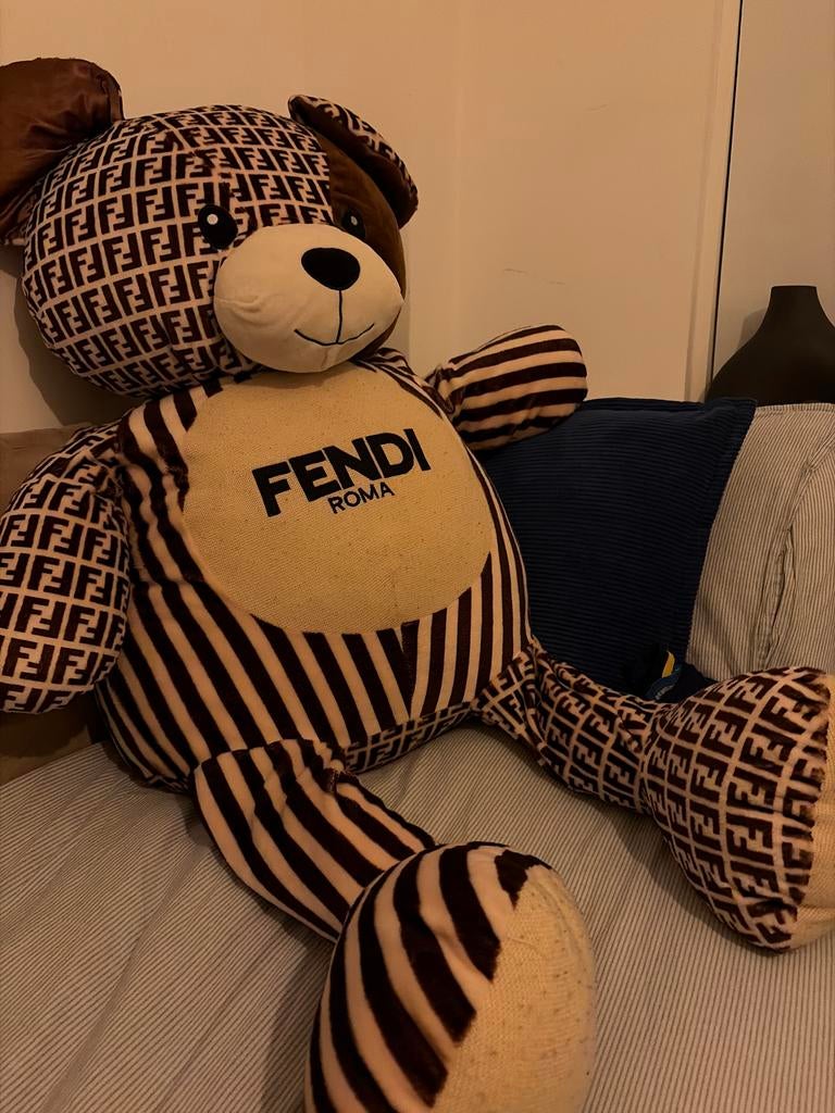 Grote Fendi Roma Teddybeer Knuffel, Kinderen en Baby's, Speelgoed | Knuffels en Pluche, Overige merken, Overige karakters, Beer