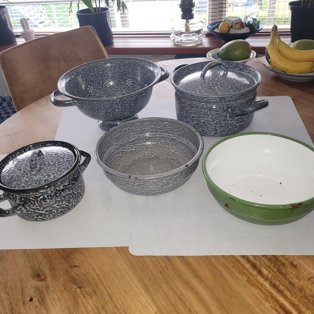 Emaille pan,vergiet,schalen,en mijn 4koffiepotten, Ophalen