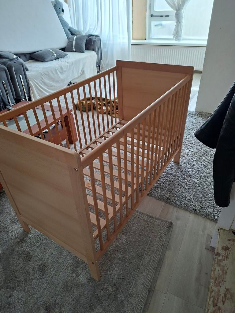 Houten ledikant voor baby's en peuters, Ophalen of Verzenden, Gebruikt, Ledikant