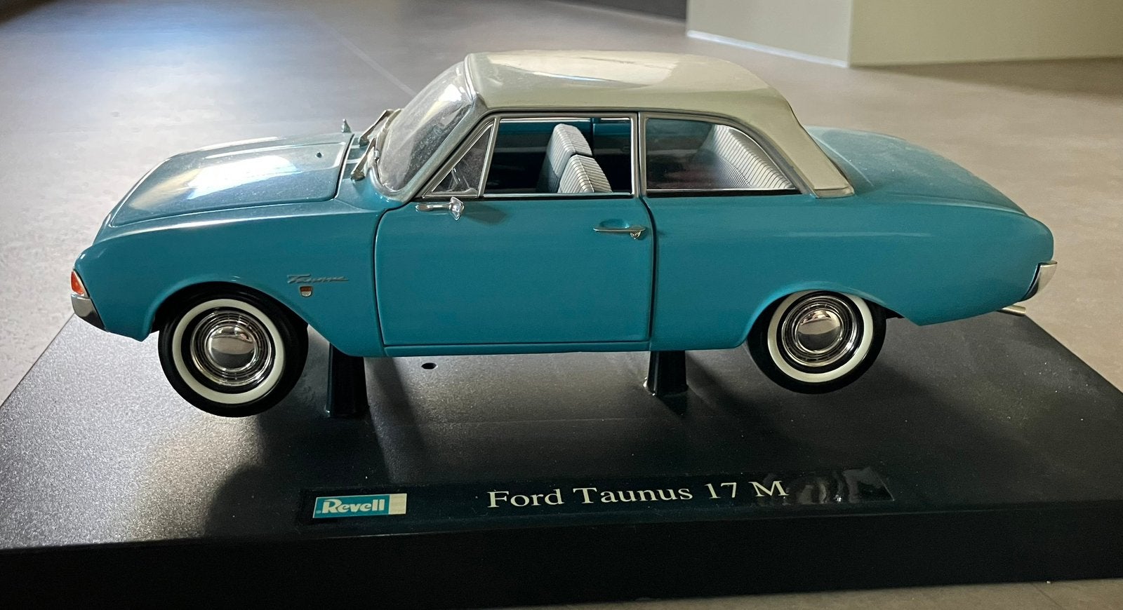 Revell modelauto schaal 1:18 Ford Taunus 17M, Ophalen, Zo goed als nieuw, Auto, Revell