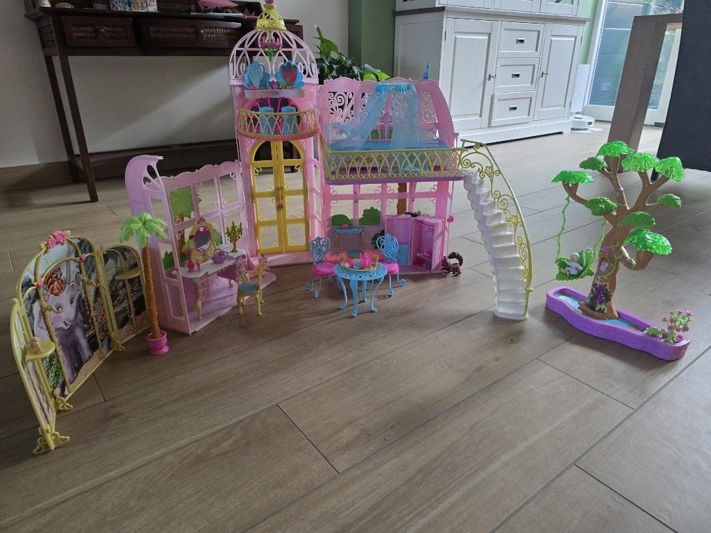 Barbiehuis / barbiepaleis / poppenhuis, Ophalen, Zo goed als nieuw, Poppenhuis