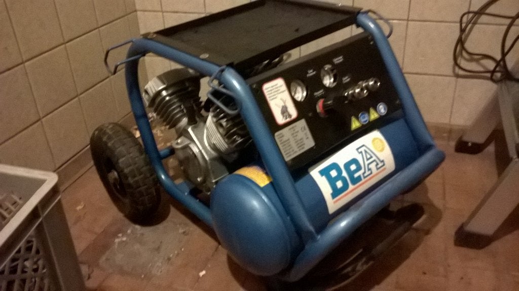 BeA mobiele bouwcompressor KV 350-15 2 cilinder, Doe-het-zelf en Verbouw, Ophalen, Gebruikt, 200 tot 400 liter/min, Minder dan 25 liter