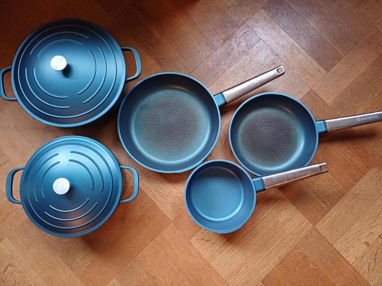Westinghouse Pannenset - Aluminium Zo goed als nieuw, Huis en Inrichting, Keuken | Potten en Pannen, Ophalen, Gebruikt, Antiaanbaklaag
