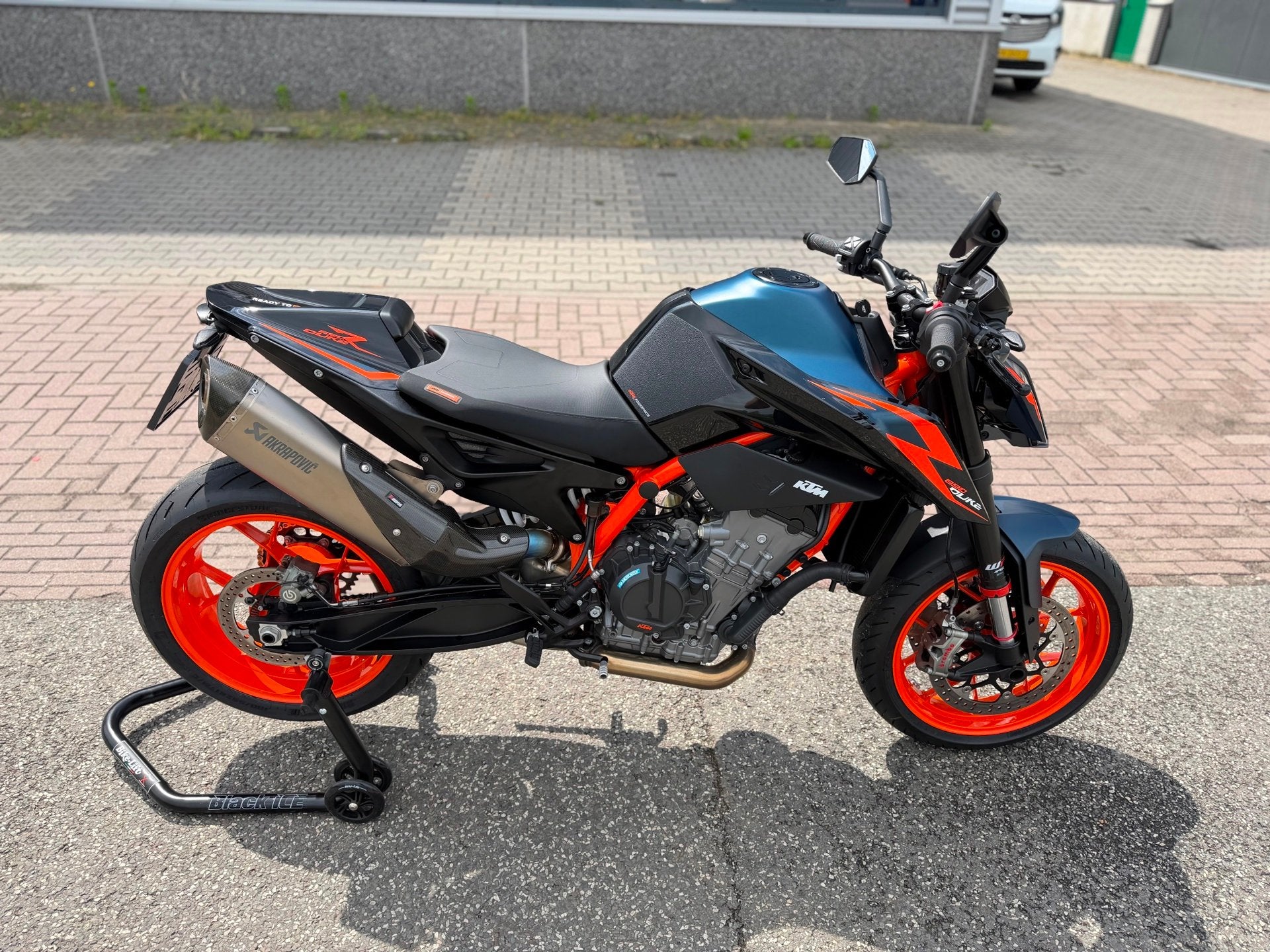 KTM 890 Duke R ABS Tech&Track pack NIEUWSTAAT 24 maand GARAN, Ktm, Meer dan 35 kW, Mattighofen
Mattighofen  Mattighofen, AT, Info@ktm.com