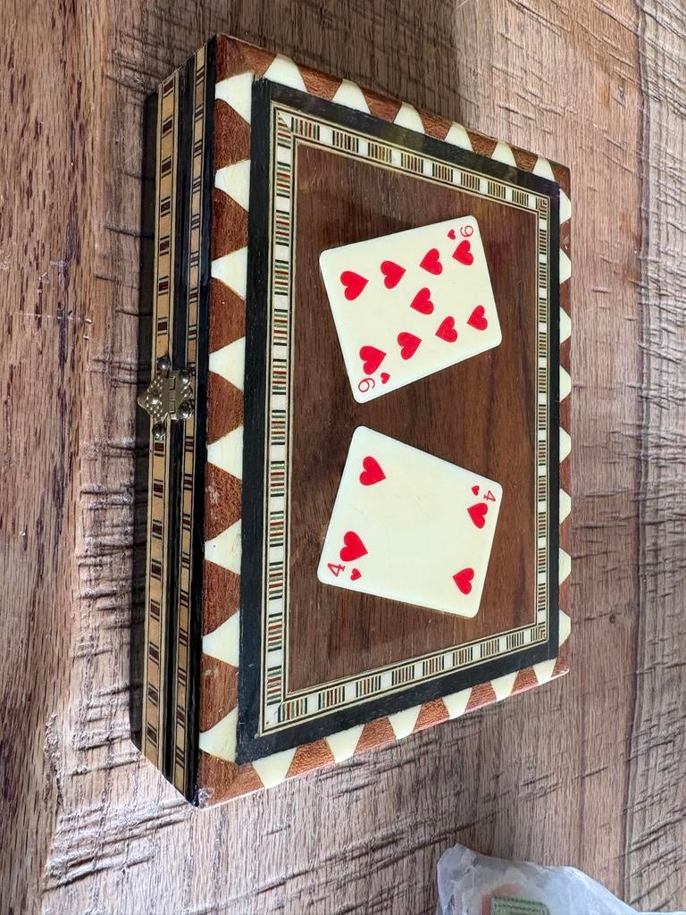 Luxe houten doosje met speelkaarten, Hobby en Vrije tijd, Een of twee spelers, Ophalen of Verzenden, Zo goed als nieuw